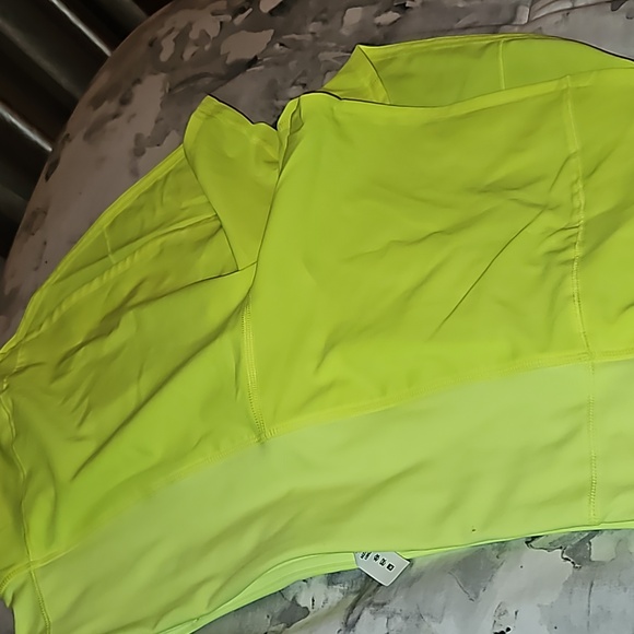 Lululemon size 8 shorts - Picture 1 of 5